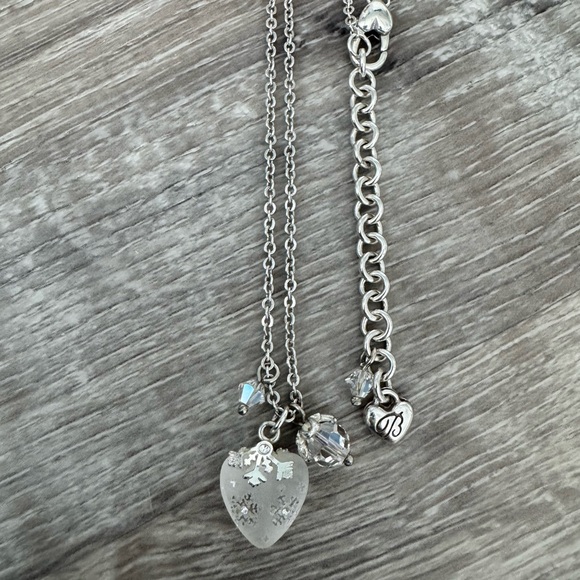πβοΈBRIGHTON Retired Frosted Silver Heart Pendant Necklace - Picture 4 of 5